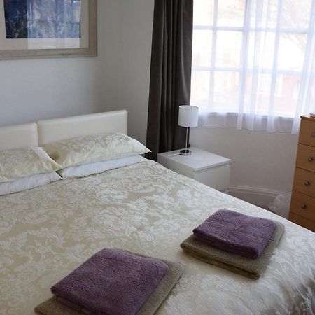 The Cove Guest House Ріл Екстер'єр фото