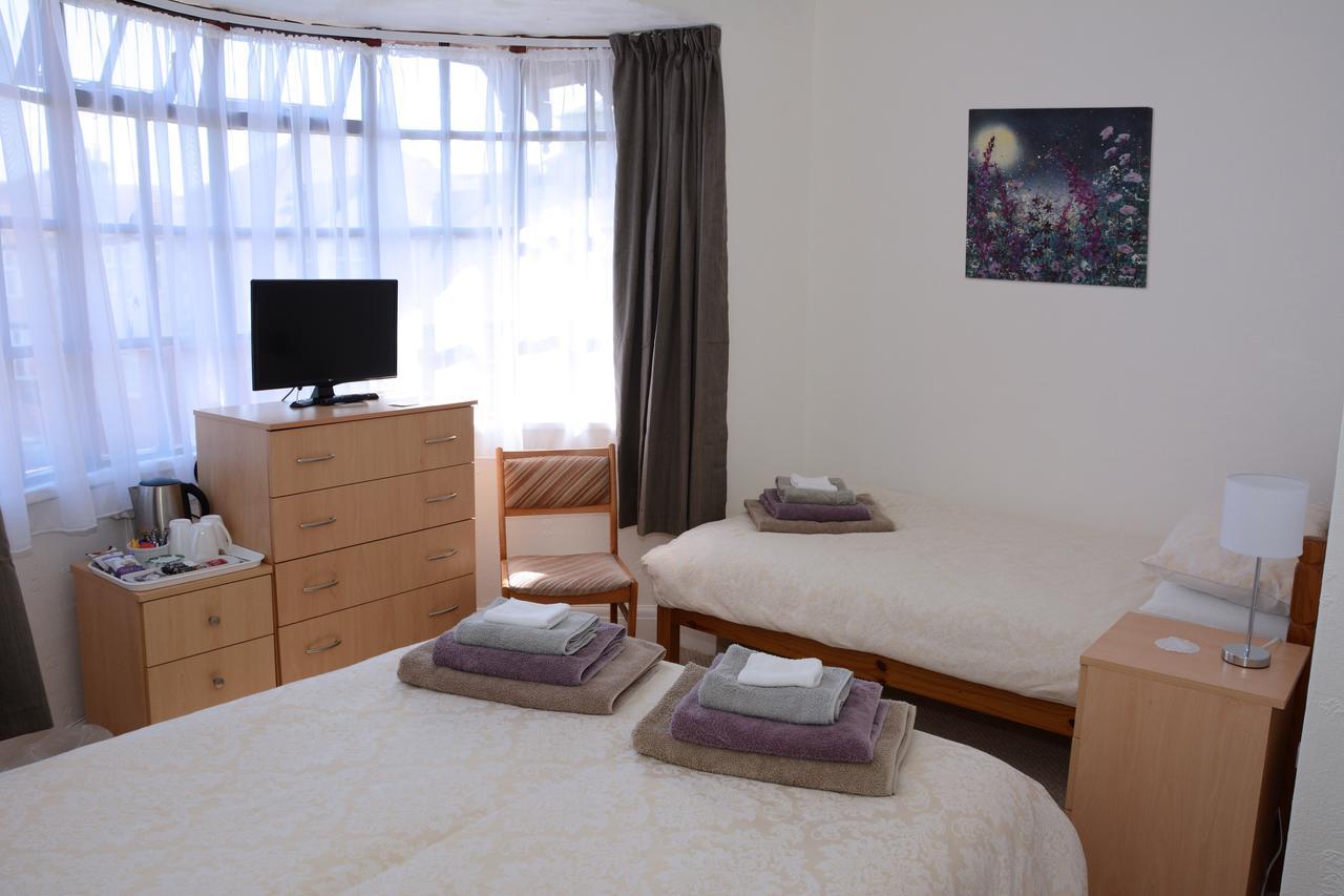 The Cove Guest House Ріл Екстер'єр фото