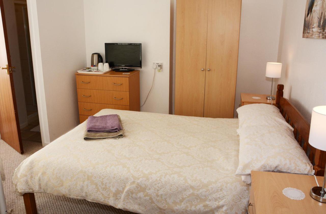 The Cove Guest House Ріл Екстер'єр фото