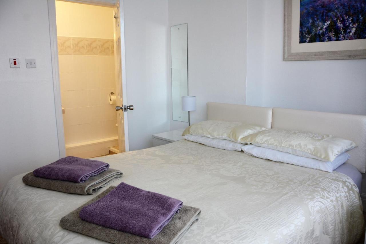 The Cove Guest House Ріл Екстер'єр фото