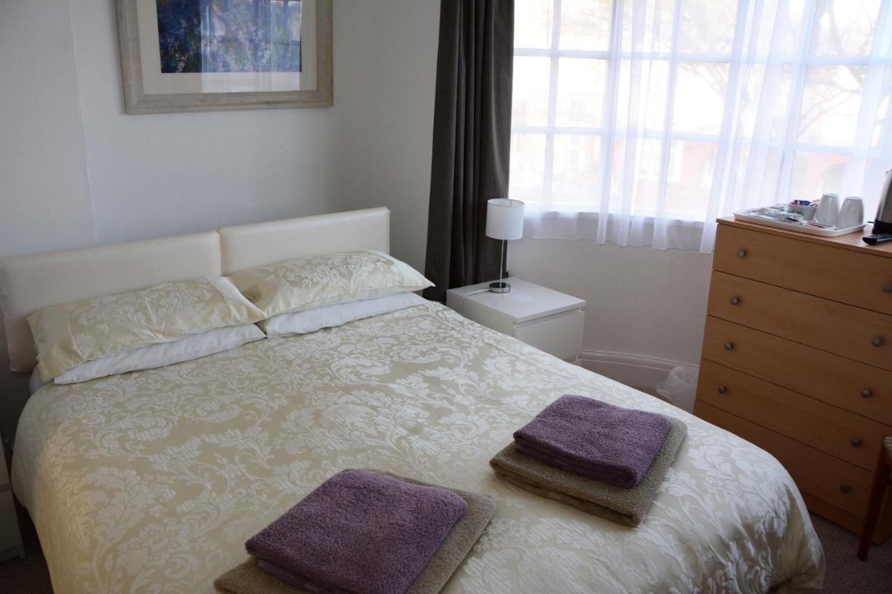 The Cove Guest House Ріл Екстер'єр фото